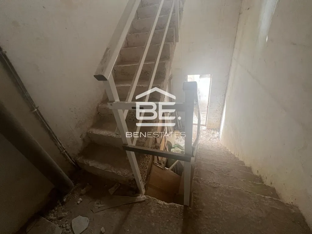 Commercial in Handaq