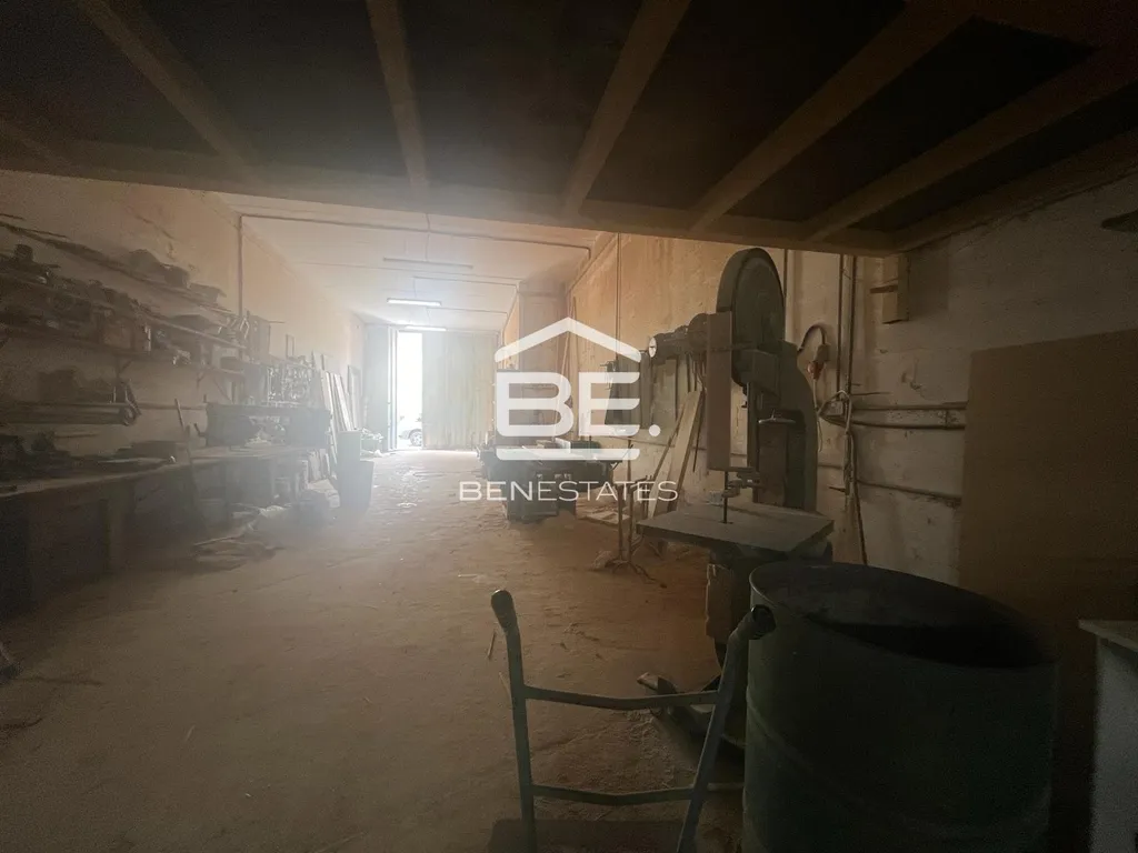 Commercial in Handaq