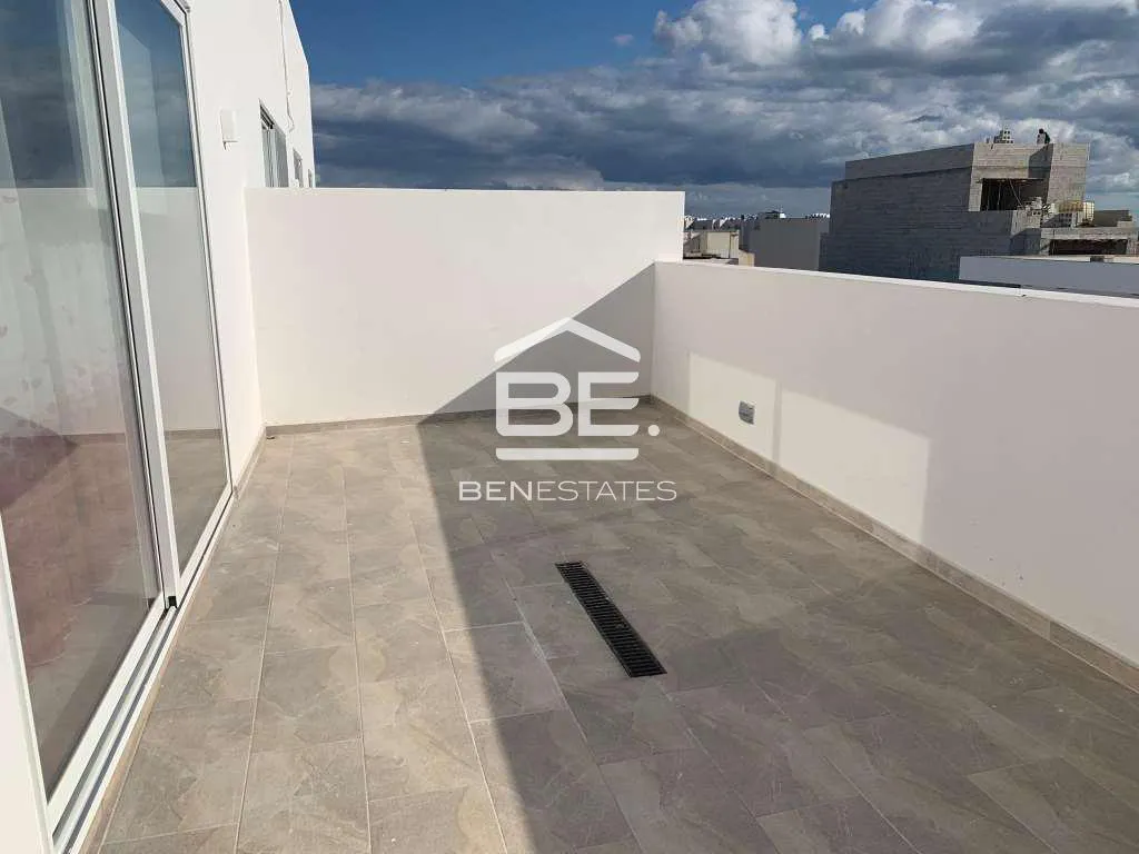 Corner Penthouse in Bahar Ic-Caghaq