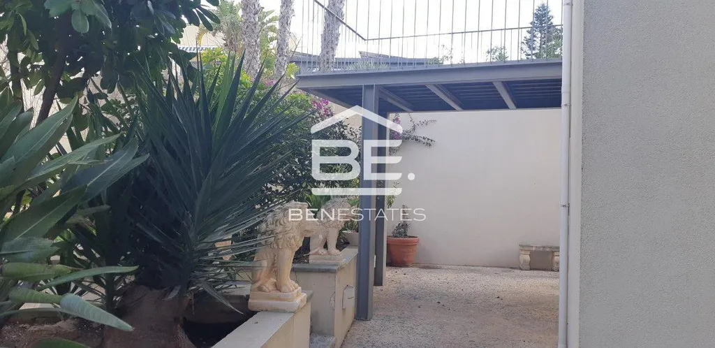 Fully Detached Bungalow in Victoria Gardens