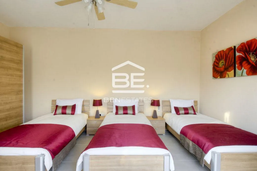 Semi Detached Villa in Madliena