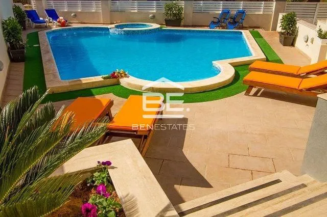 Semi Detached Villa in Madliena