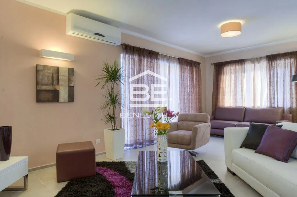 Semi Detached Villa in Madliena