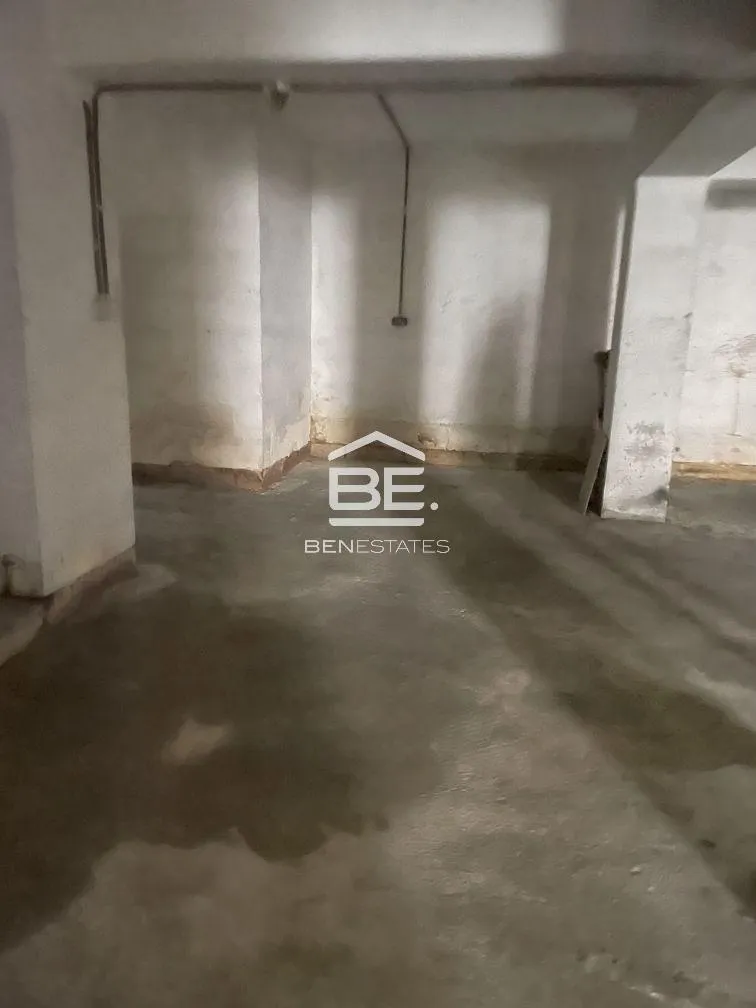 Street Level Garage in Msida