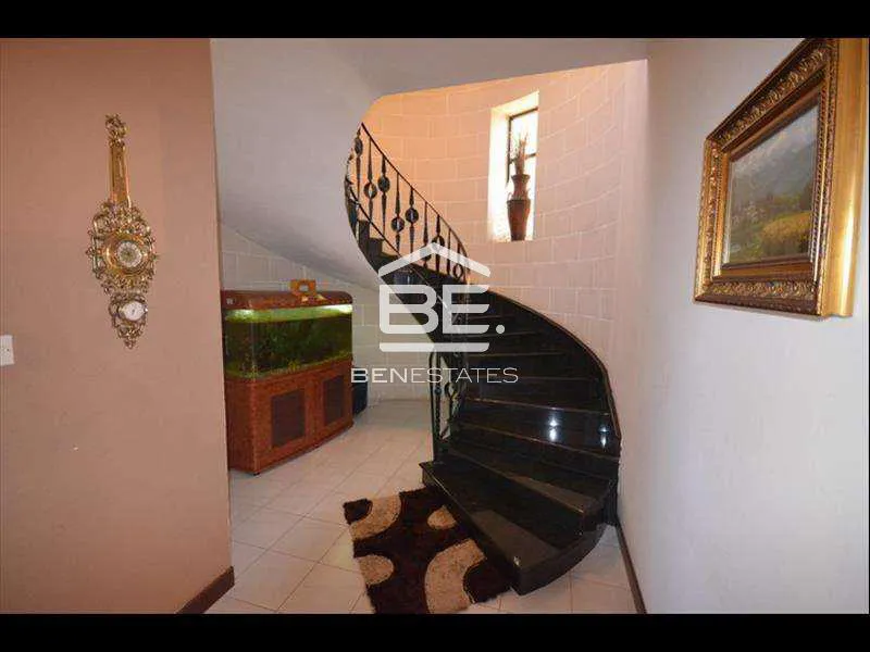 Semi Detached Villa in Pembroke