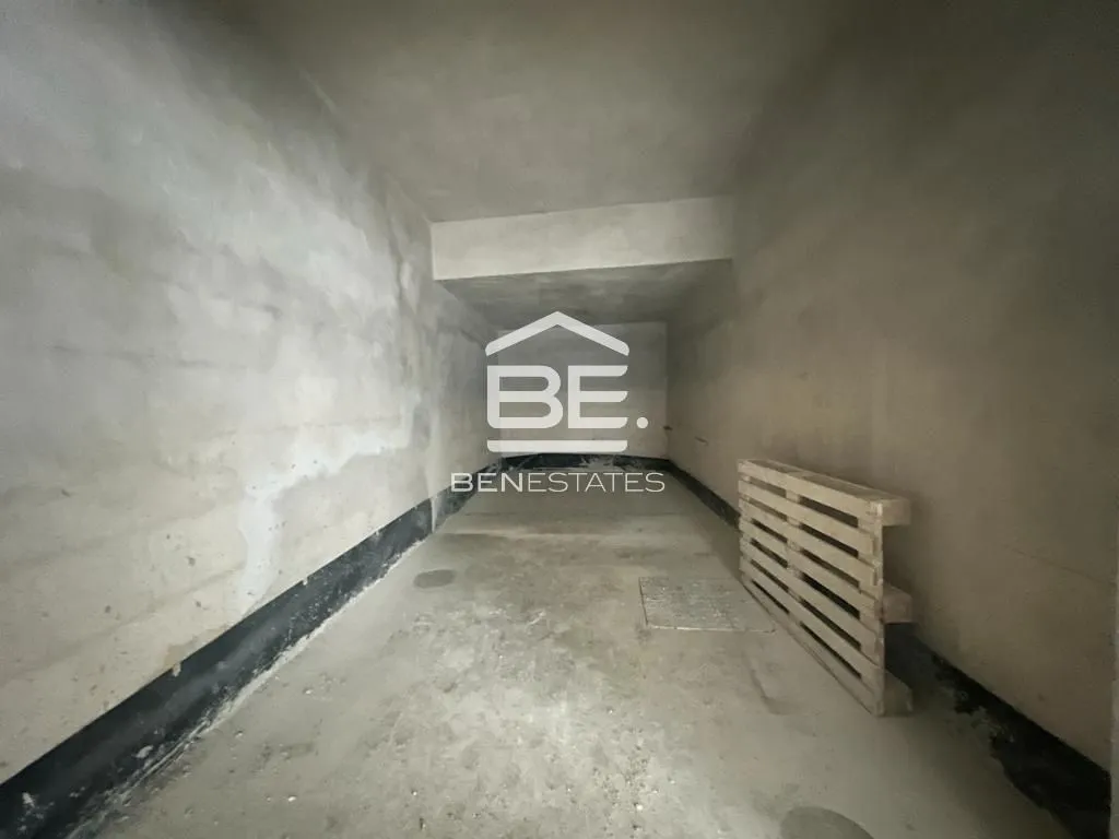 Basement Garage in Lija