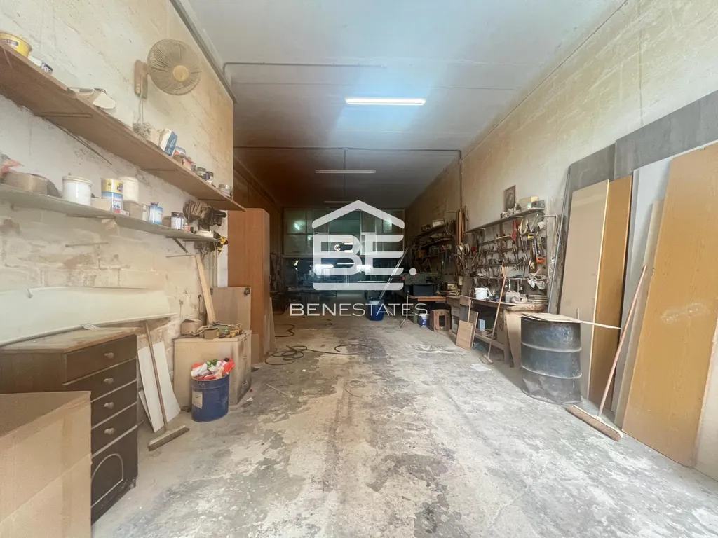 Commercial in Handaq