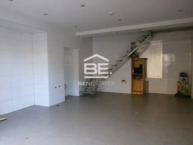 Commercial in Cospicua
