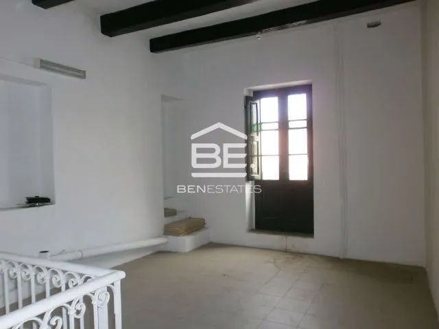 Commercial in Cospicua