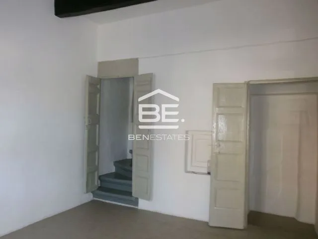 Commercial in Cospicua