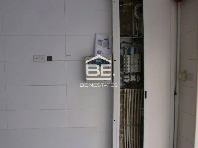 Commercial in Cospicua