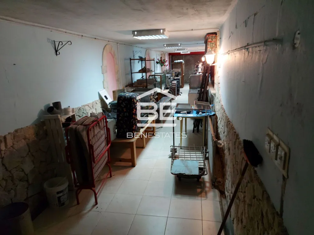 Semi Basement Garage in Swatar