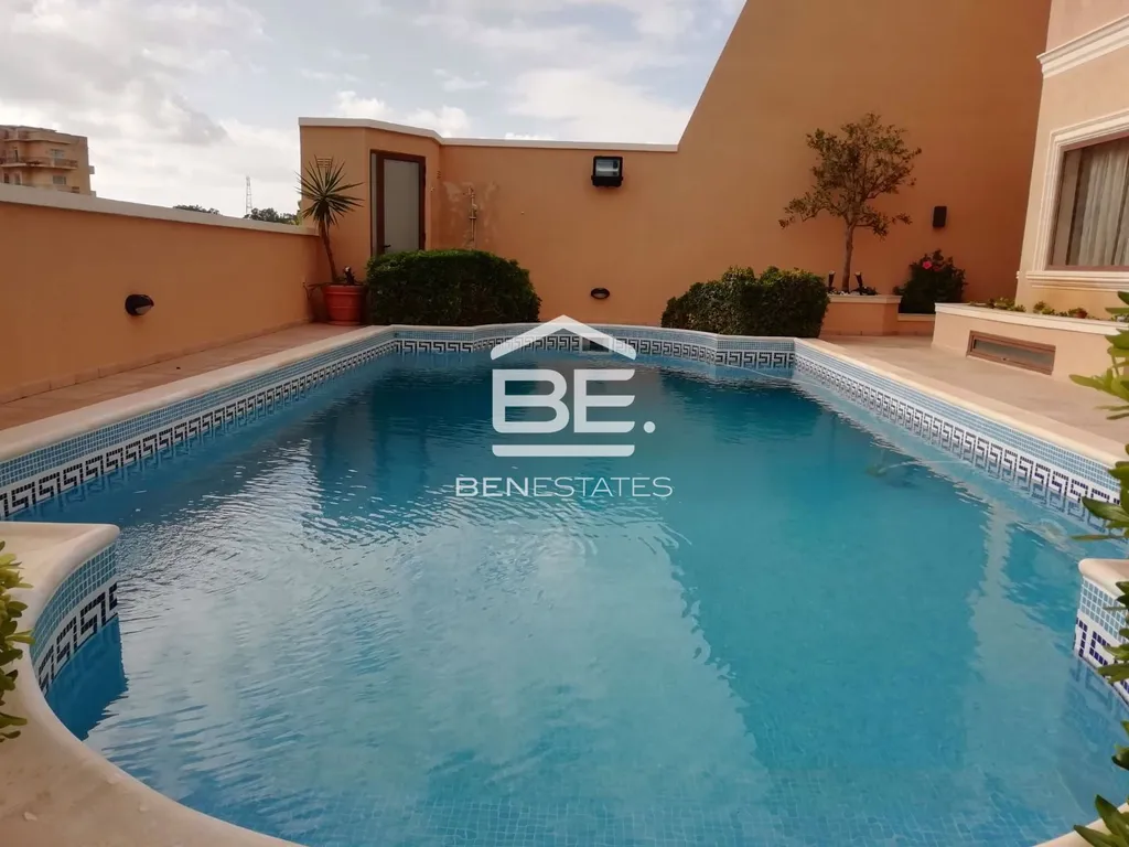 Semi Detached Villa in Victoria Gardens