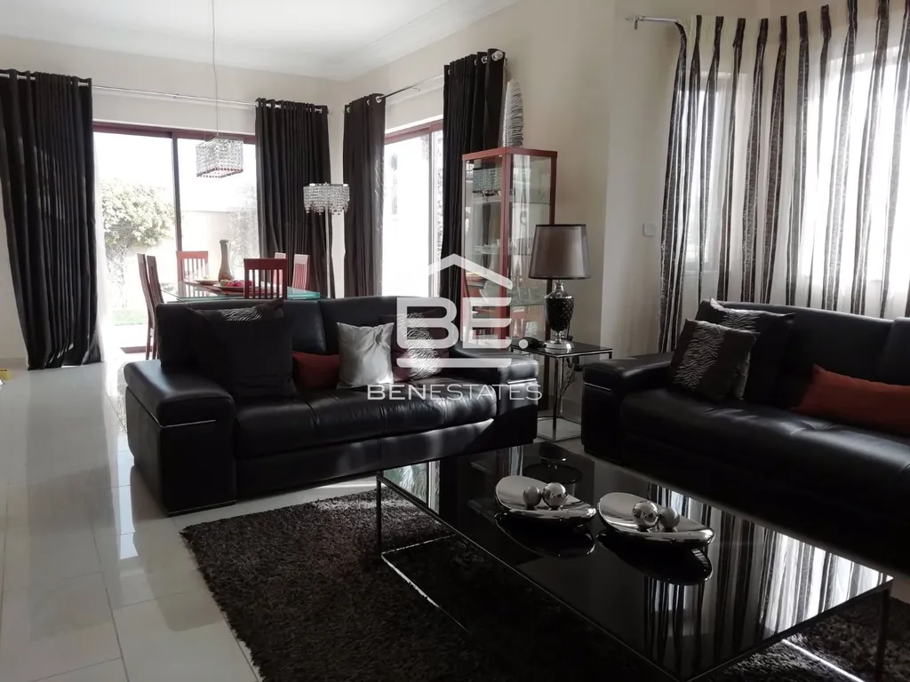 Semi Detached Villa in Victoria Gardens