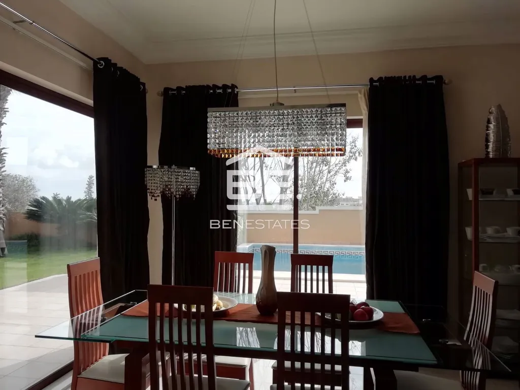 Semi Detached Villa in Victoria Gardens