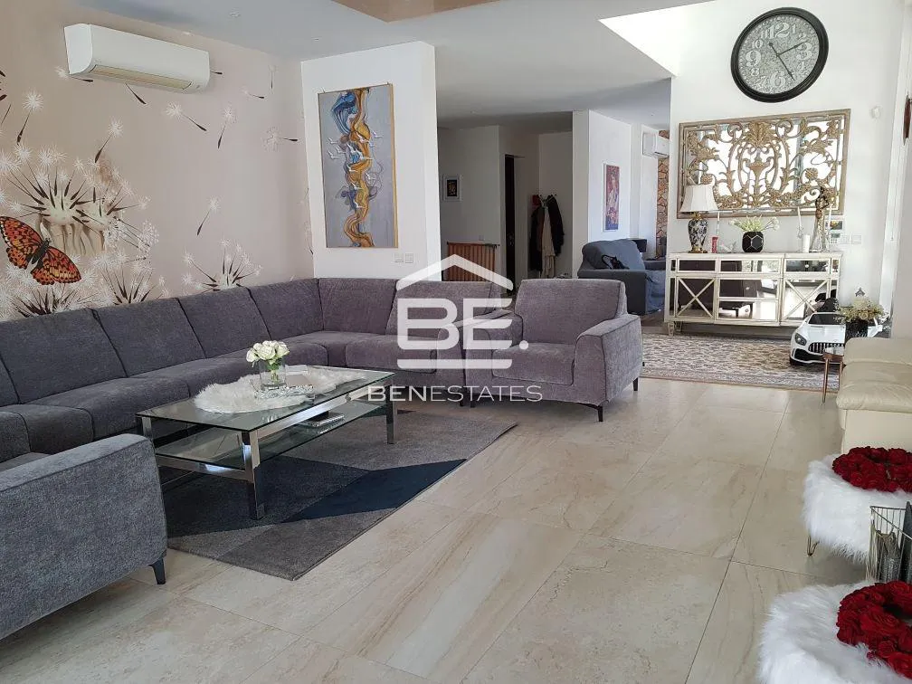 Semi Detached Villa in Victoria Gardens