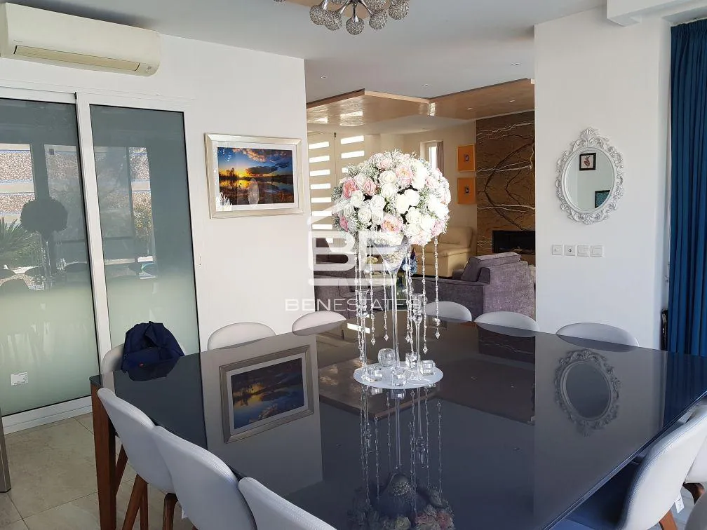 Semi Detached Villa in Victoria Gardens