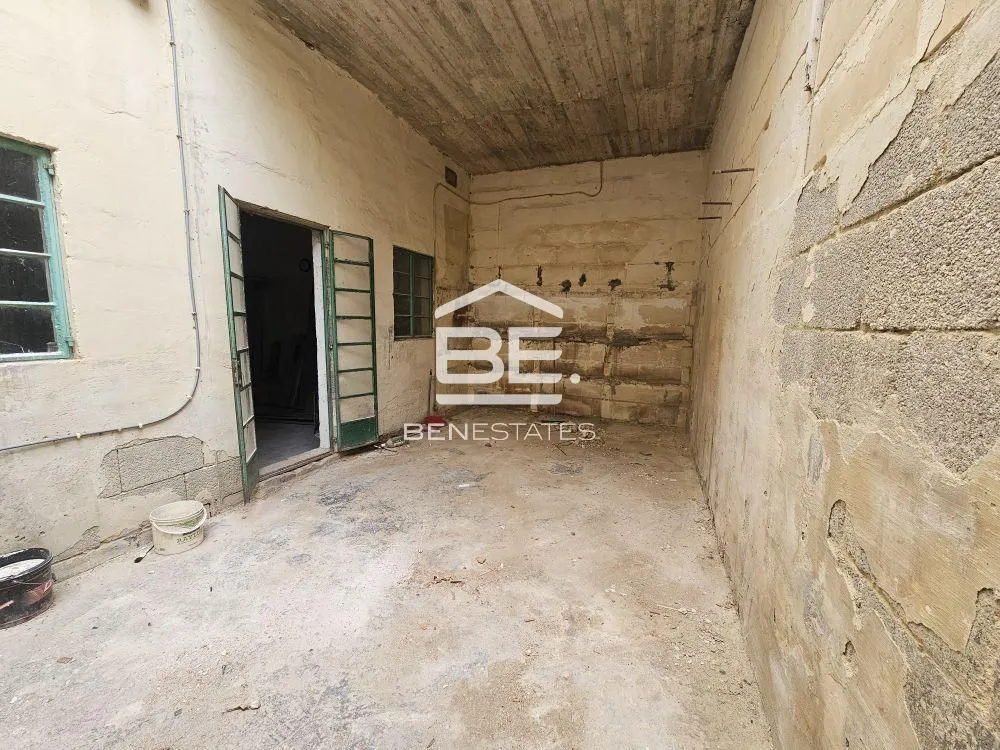 Street Level Garage in Zebbug
