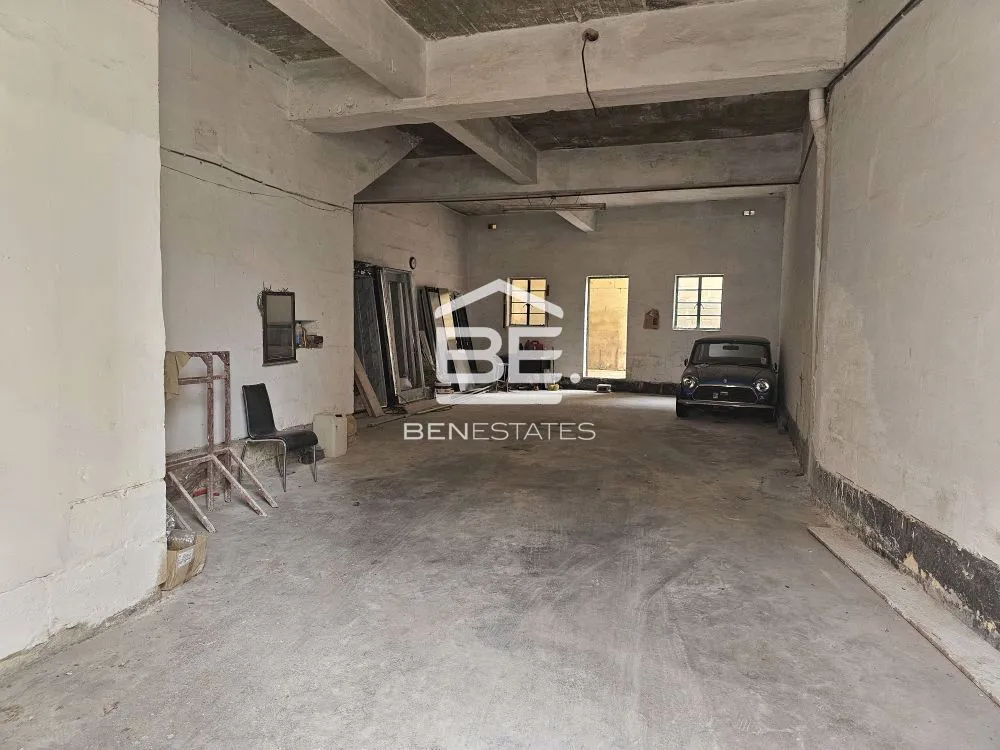 Street Level Garage in Zebbug