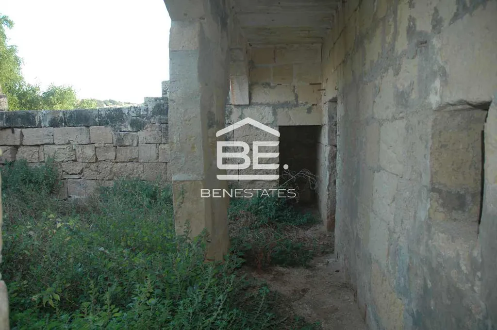 Unconverted Farmhouse in Zurrieq