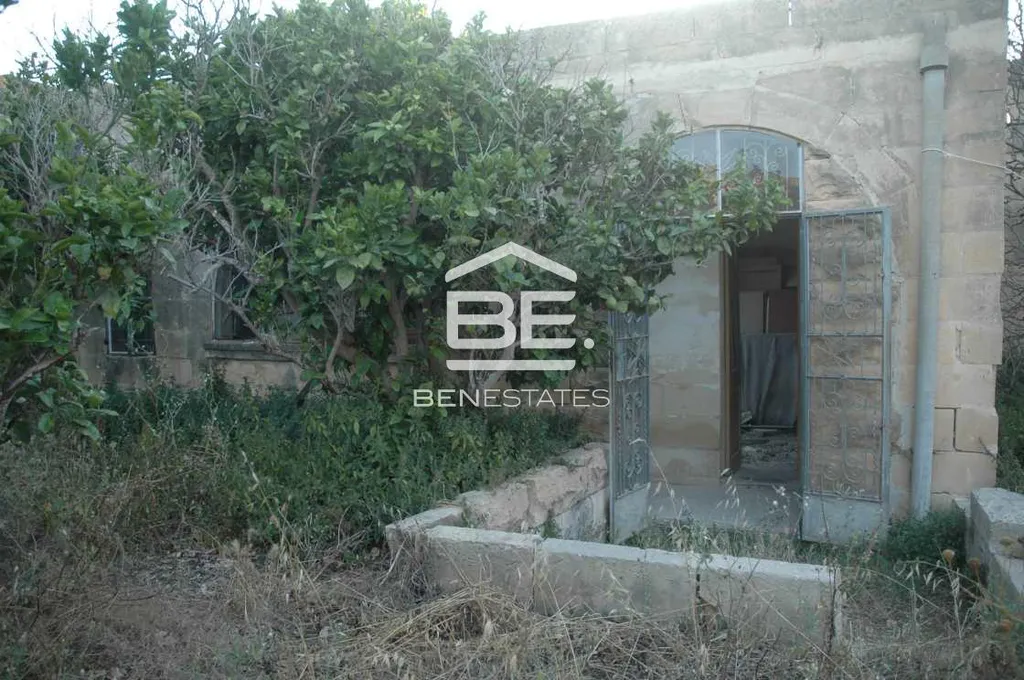 Unconverted Farmhouse in Zurrieq