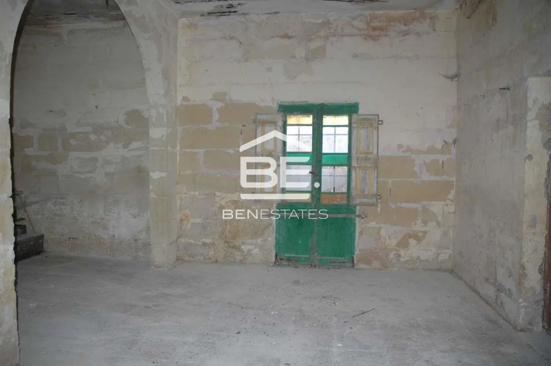 Unconverted Farmhouse in Zurrieq