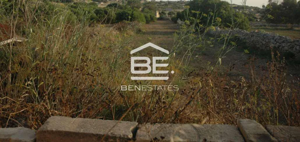 Unconverted Farmhouse in Zurrieq