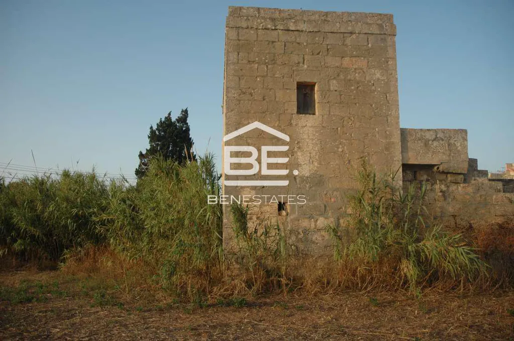 Unconverted Farmhouse in Zurrieq