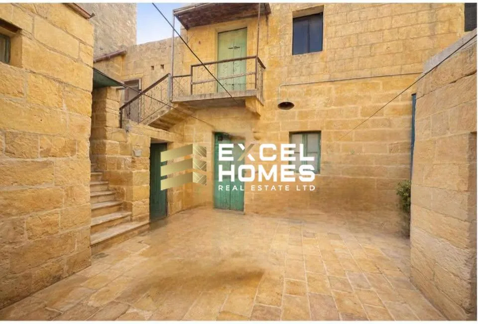 Luxurious 3 Bedroom House in Mqabba with Private Pool and Terrace - Main View