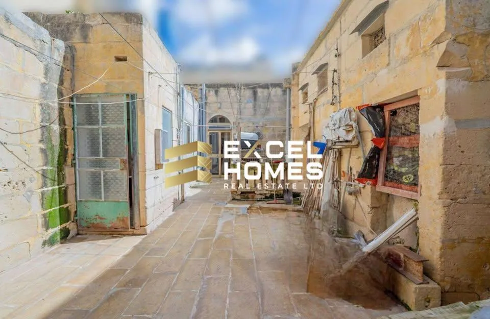 Luxurious 3 Bedroom House in Mqabba with Private Pool and Terrace - View 4