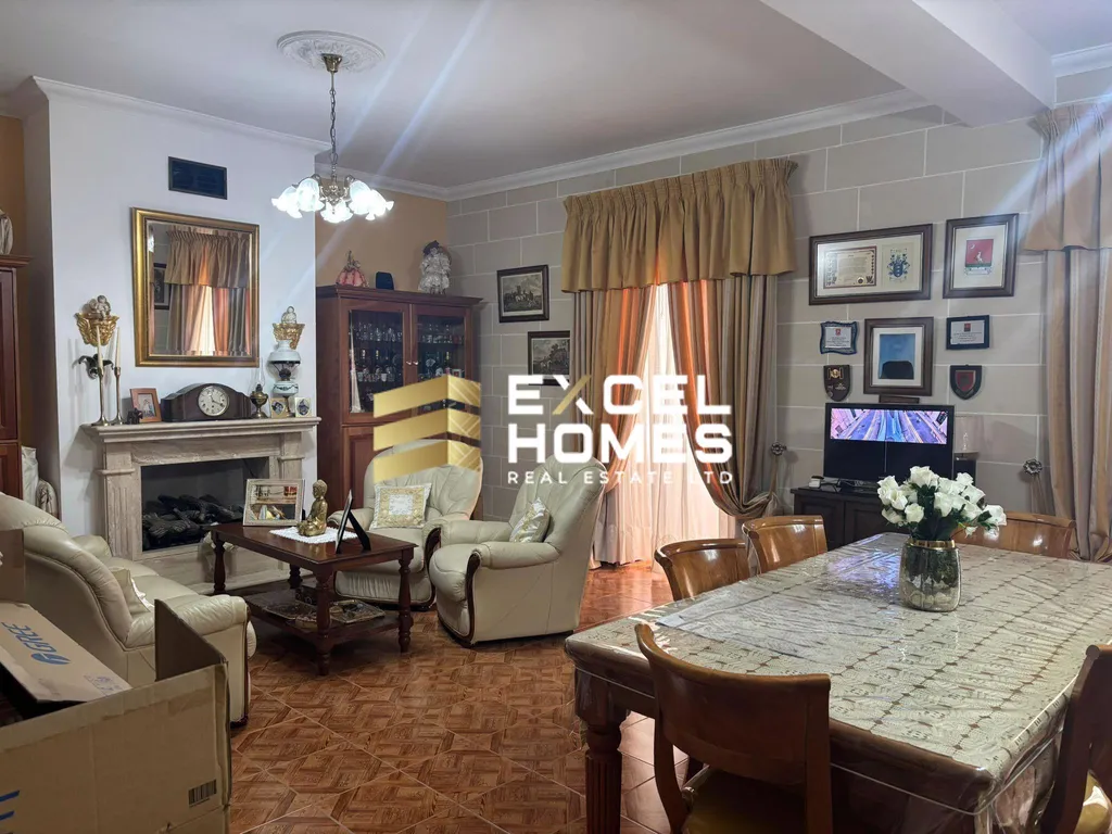 Spacious 3 Bedroom Townhouse in Bormla with Large Terrace - Main View