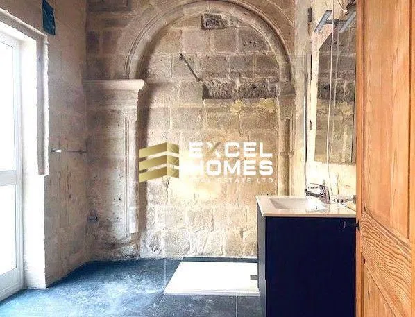 Modern 5 Bedroom Townhouse in Birgu with Large Terrace - View 4
