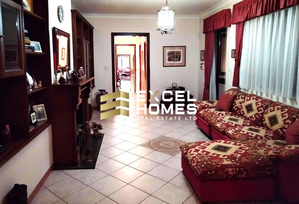 Luxurious 3 Bedroom Apartment in Sliema with Garage - View 4