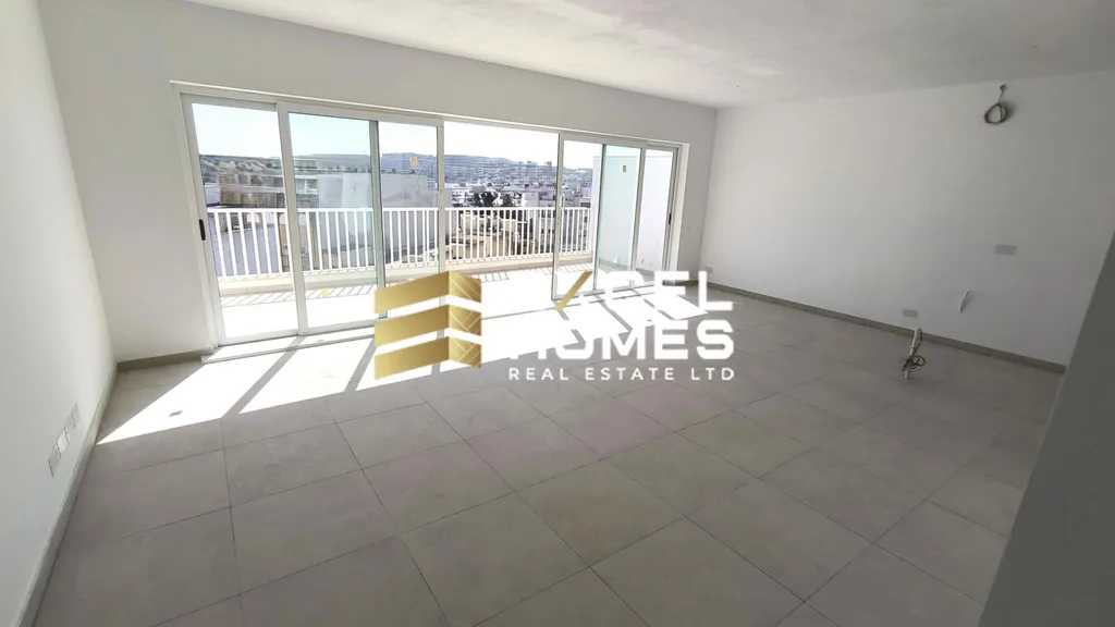 Luxurious 2 Bedroom Penthouse in Gzira with Sea View - View 2
