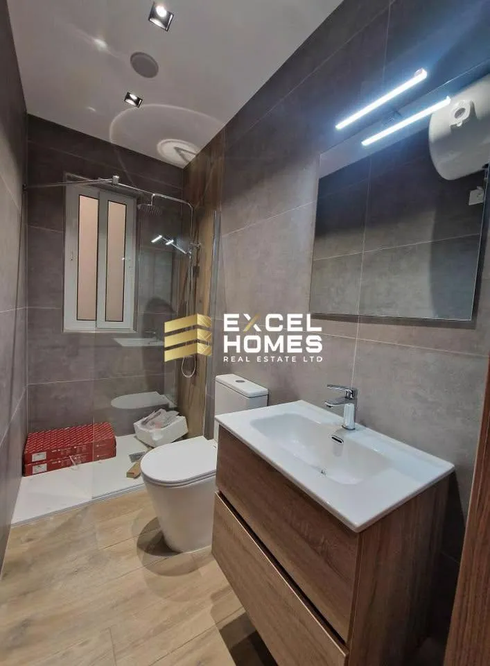 Luxurious 3 Bedroom Penthouse in Qrendi with Large Terrace - View 4