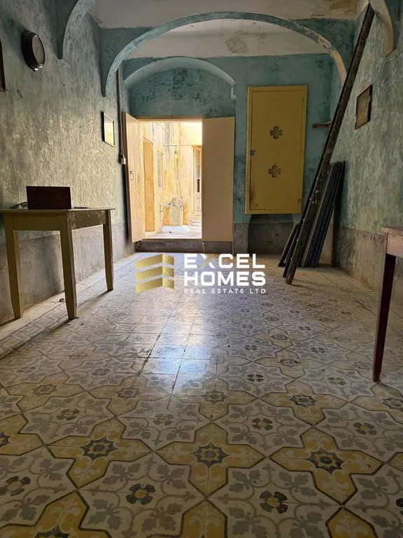 Luxurious 3 Bedroom House in Qrendi with Garage - View 2