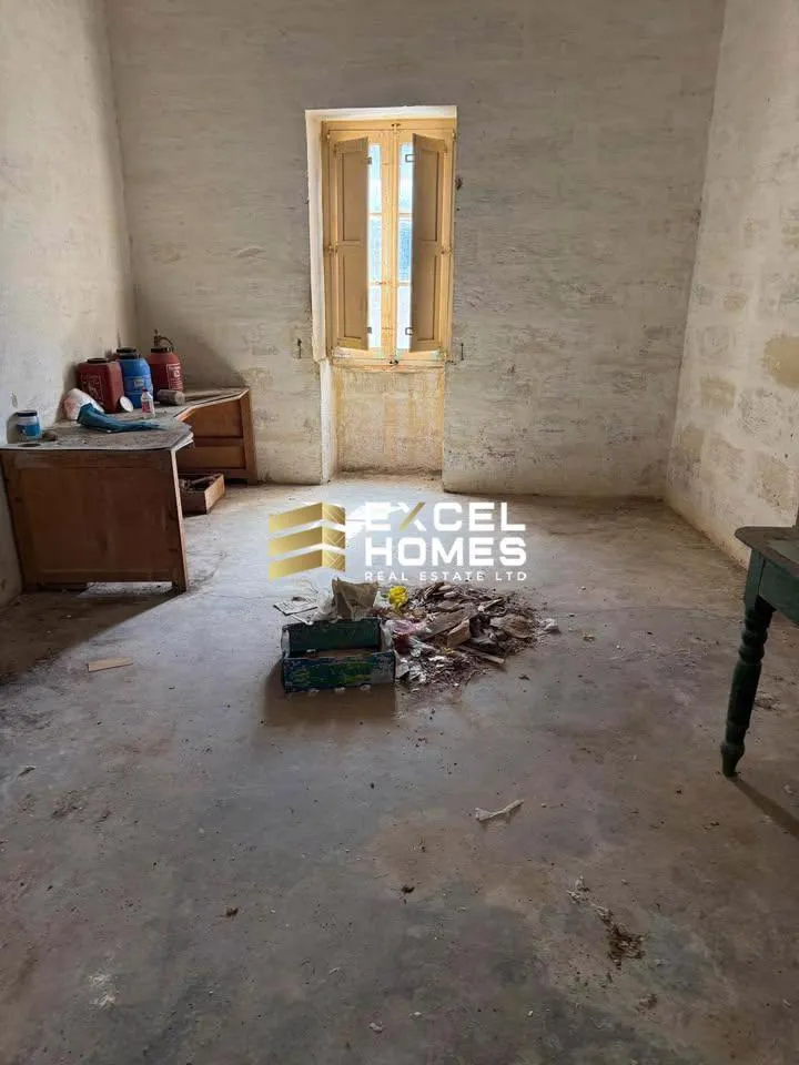Luxurious 3 Bedroom House in Qrendi with Garage - View 4