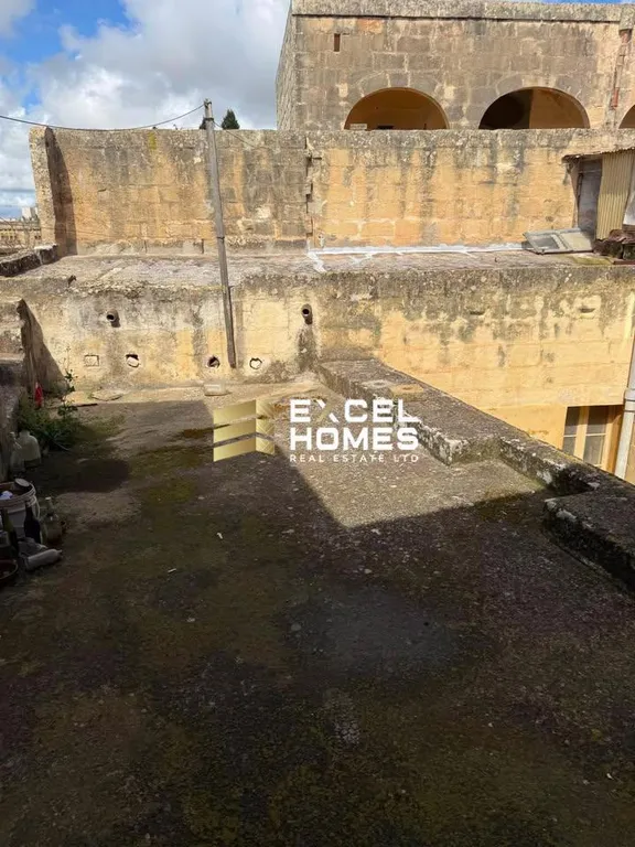 Luxurious 3 Bedroom House in Qrendi with Garage - View 5
