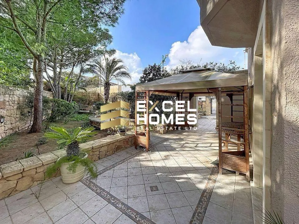 Luxurious 8 Bedroom Villa in Victoria with Private Pool - View 3