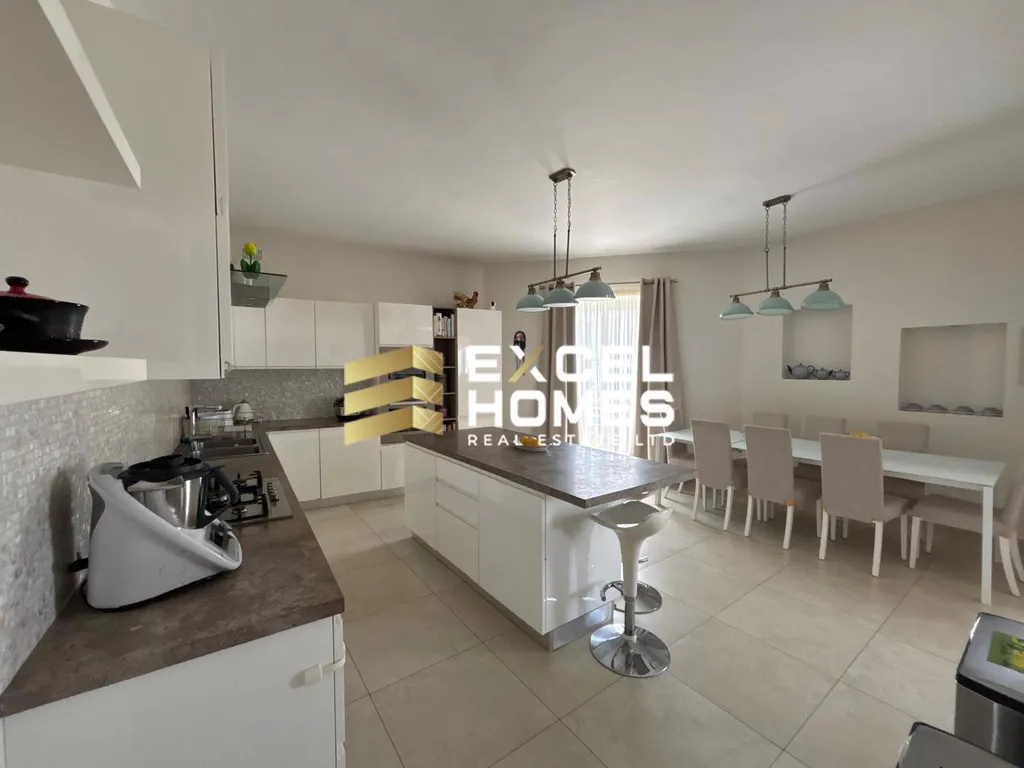 Spacious 3 Bedroom Apartment in Siggiewi with Ensuite - View 2
