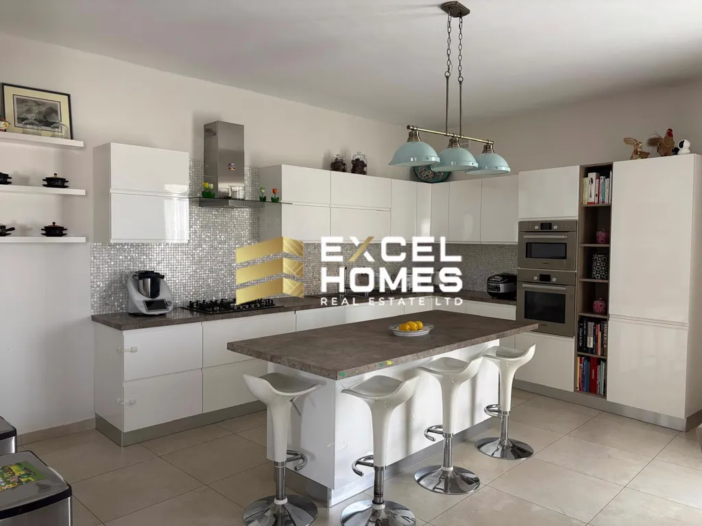 Spacious 3 Bedroom Apartment in Siggiewi with Ensuite - View 4