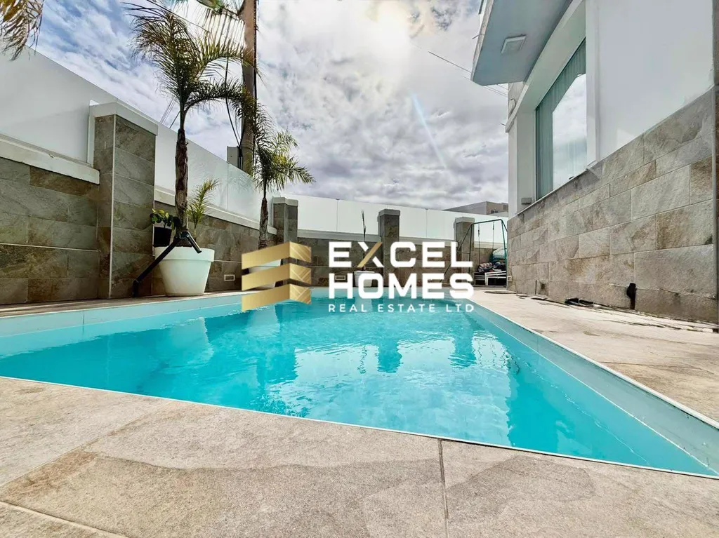 Luxurious 3 Bedroom Villa in Birgu with Private Pool and Garage - Main View
