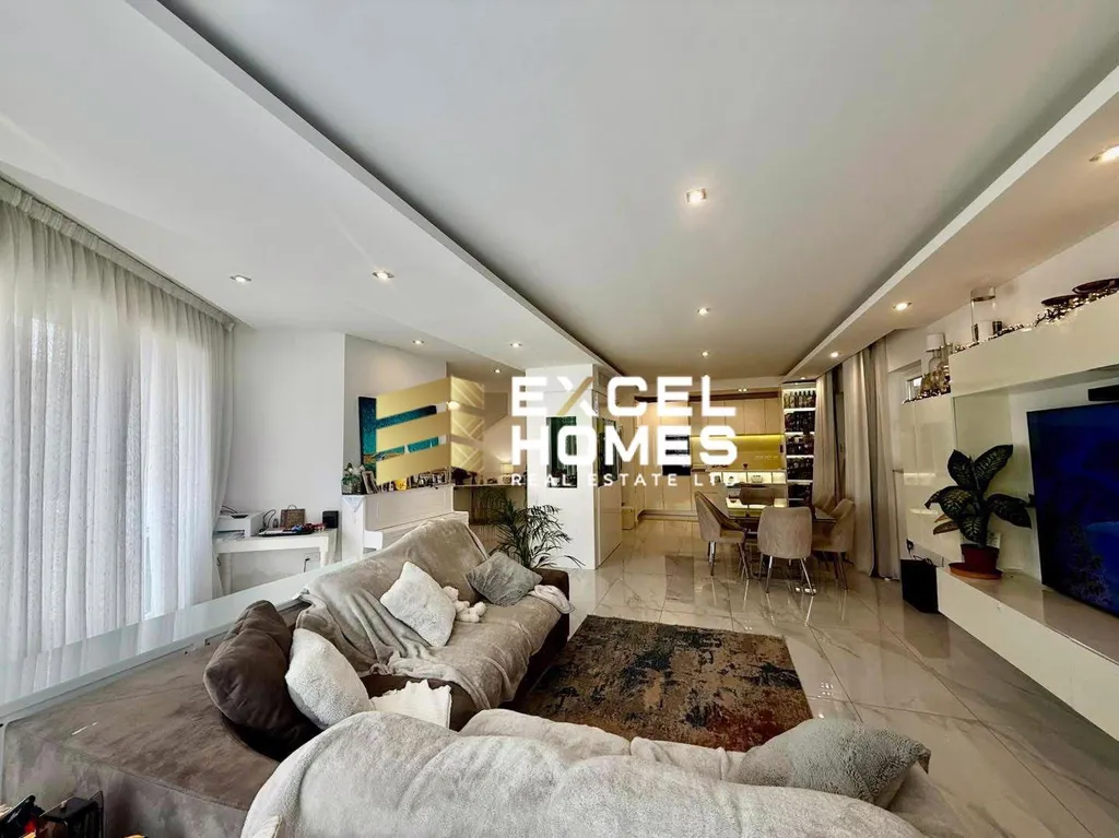 Luxurious 3 Bedroom Villa in Birgu with Private Pool and Garage - View 3