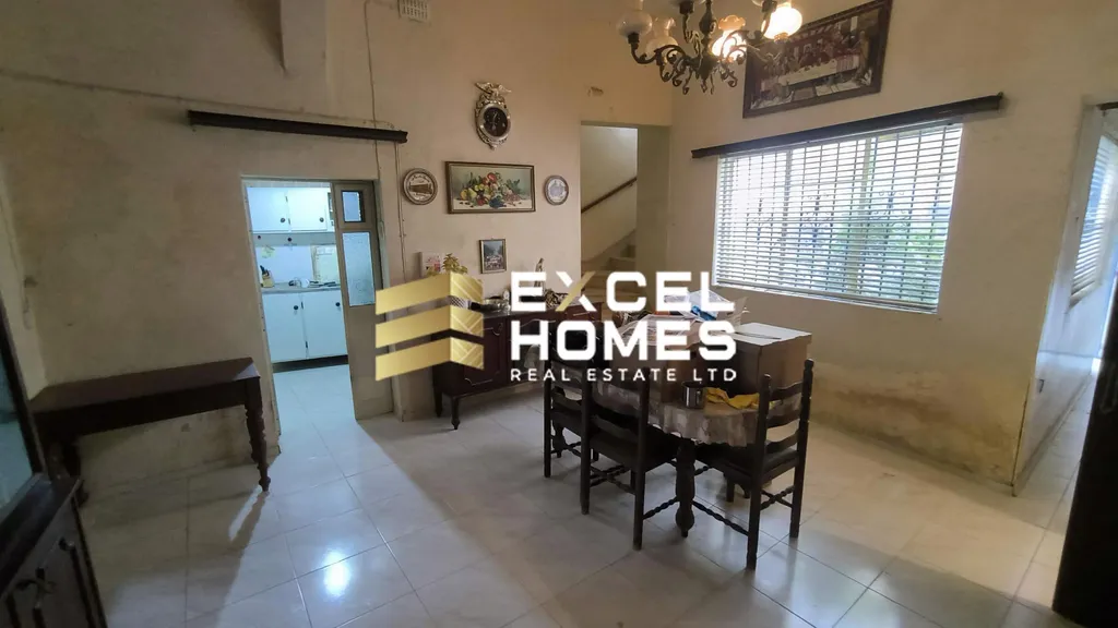 Luxurious 7 Bedroom Townhouse in Siggiewi with Large Terrace - View 4